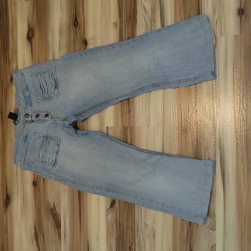 Arden B Capri Low Waisted Button Up Jeans